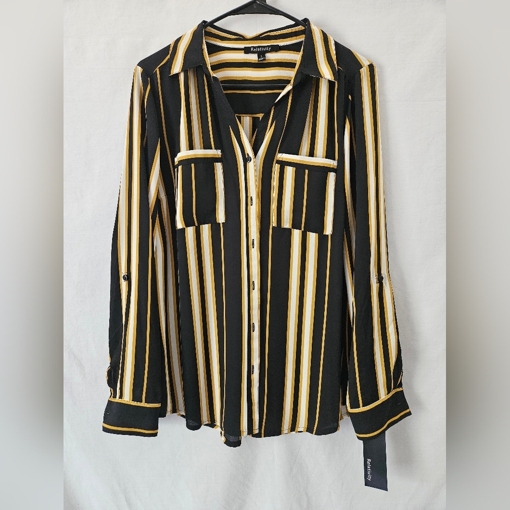NWT Relativity Long Sleeve Button Down Blouse Size Small